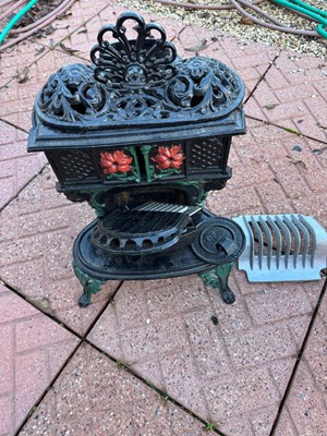 Lot 900 - CAST IRON STOVE