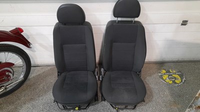 Lot 561 - PAIR OF LAND ROVER FRONT SEATS ( EX PUMA )