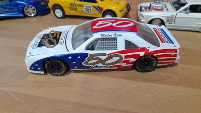 Lot 208 - SELECTION OF 1/24 SCALE DIE CAST MODELS