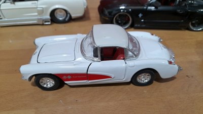 Lot 208 - SELECTION OF 1/24 SCALE DIE CAST MODELS