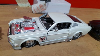 Lot 208 - SELECTION OF 1/24 SCALE DIE CAST MODELS