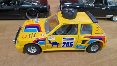 Lot 208 - SELECTION OF 1/24 SCALE DIE CAST MODELS