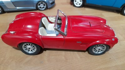 Lot 553 - SELECTION OF 1/24 SCALE DIE CAST MODELS