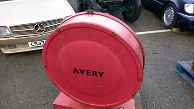 Lot 695 - AVERY WEIGHING SCALES