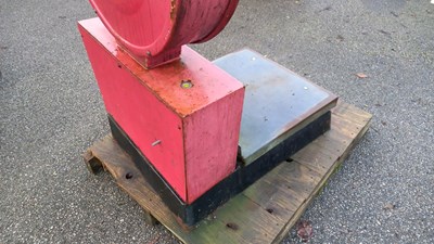 Lot 695 - AVERY WEIGHING SCALES