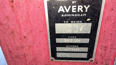 Lot 695 - AVERY WEIGHING SCALES