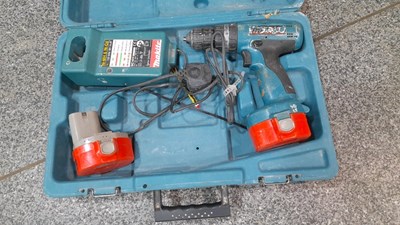 Lot 647 - TOOL BOX WITH TOOLS , OIL CAN + MAKITA DRILL