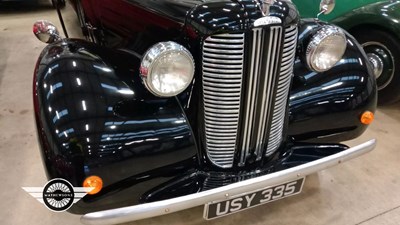 Lot 426 - 1957 AUSTIN TAXI