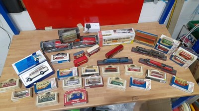 Lot 717 - SELECTION OF BUSES,TRAMS,TRAIN MODELS