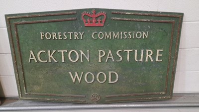 Lot 293 - 1 X CAST SIGN 1 X ALUMINIUM SIGN