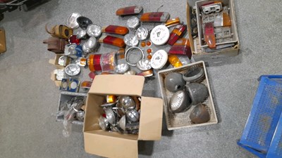 Lot 887 - 5 x BOXES OF VARIOUS LIGHTS