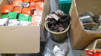 Lot 831 - 6 X BOXES OF CAR RELATED MEMORABILIA
