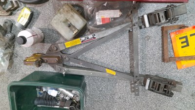 Lot 585 - CAR RAMPS, TOWING PARTS + A FRAME