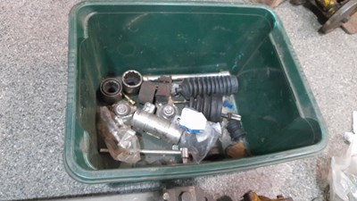 Lot 585 - CAR RAMPS, TOWING PARTS + A FRAME