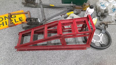 Lot 585 - CAR RAMPS, TOWING PARTS + A FRAME