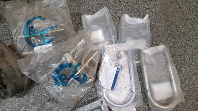 Lot 585 - CAR RAMPS, TOWING PARTS + A FRAME