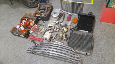 Lot 895 - SELECTION OF CAR RELATED PARTS