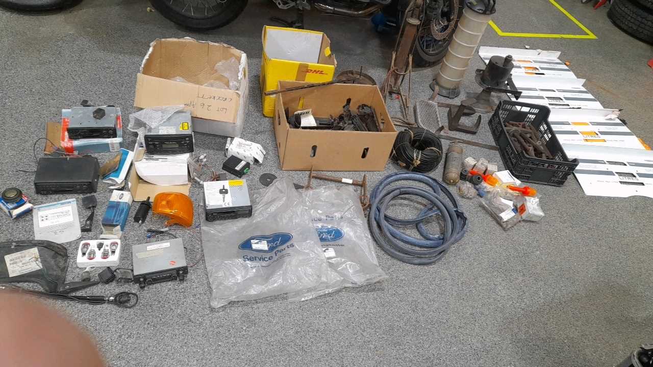Lot 575 - VARIOUS OLD FORD PARTS + AUTOJUMBLE PARTS