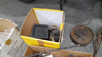 Lot 575 - VARIOUS OLD FORD PARTS + AUTOJUMBLE PARTS
