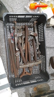 Lot 575 - VARIOUS OLD FORD PARTS + AUTOJUMBLE PARTS