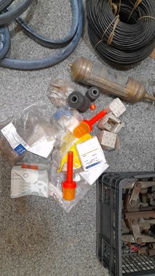 Lot 575 - VARIOUS OLD FORD PARTS + AUTOJUMBLE PARTS