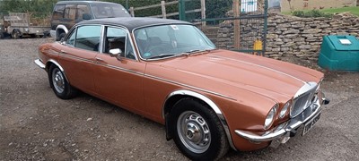 Lot 153 - 1977 DAIMLER VANDEN PLAS