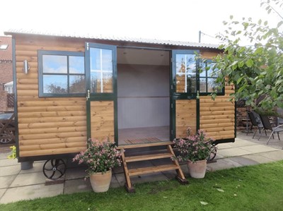 Lot 166 - SHEPHERD'S HUT