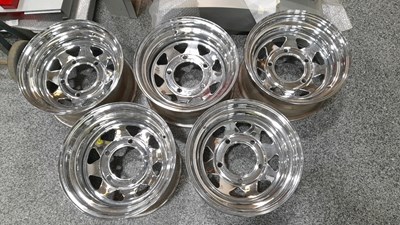 Lot 413 - 5 X LAND ROVER CHROME WHEEL RIMS