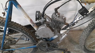 Lot 893 - MOUNTAIN BIKE WITH 80CC PETROL ENGINE