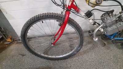 Lot 893 - MOUNTAIN BIKE WITH 80CC PETROL ENGINE