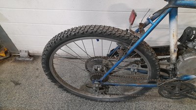 Lot 893 - MOUNTAIN BIKE WITH 80CC PETROL ENGINE