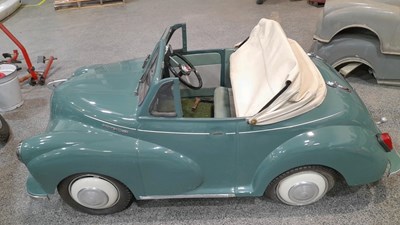 Lot 53 - MOTORISED MORRIS MINOR MINIATURE CAR