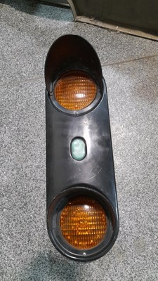 Lot 859 - AMBER CROSSING LIGHTS