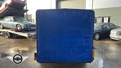 Lot 858 - COVERED CAR TRAILER