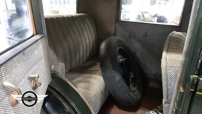 Lot 21 - 1928 RENAULT