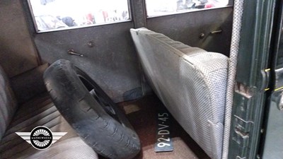 Lot 21 - 1928 RENAULT