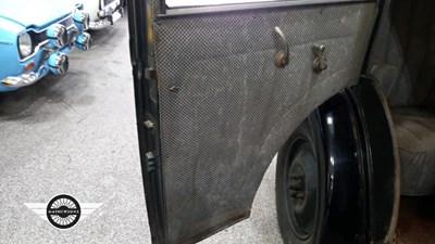 Lot 21 - 1928 RENAULT