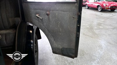 Lot 21 - 1928 RENAULT