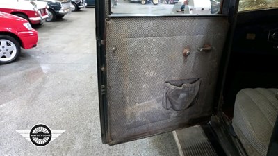 Lot 21 - 1928 RENAULT