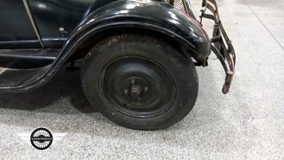 Lot 21 - 1928 RENAULT