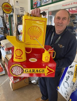 Lot 195 - SHELL COUNTER TOP DISPLAY