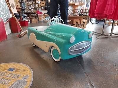 Lot 206 - TRIANG PEDAL CAR