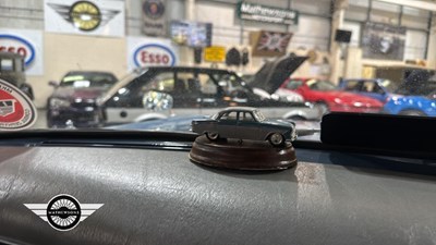 Lot 898 - 1960 FORD ZEPHYR