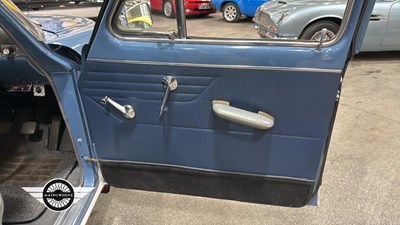 Lot 898 - 1960 FORD ZEPHYR