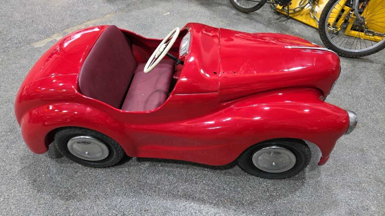 Lot 67 - AUSTIN J40 PEDAL CAR