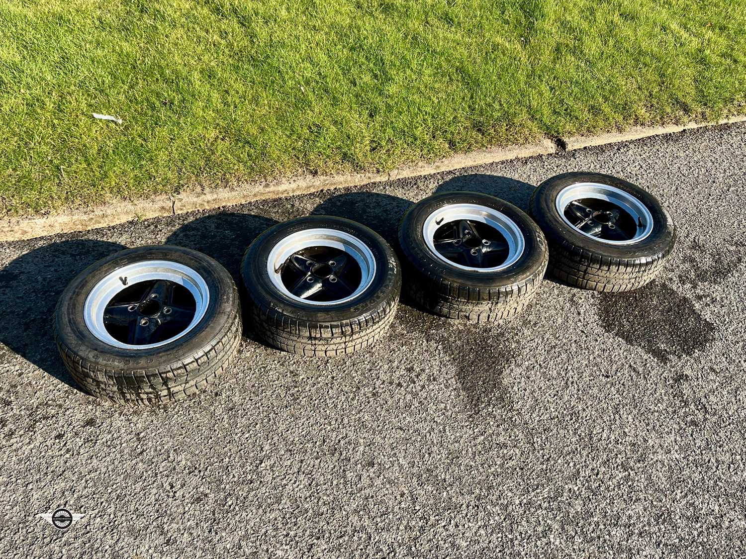 Lot 150 - 4 X REVOLUTION ALLOY WHEELS WITH CENTRE CAPS