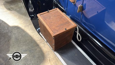 Lot 330 - 1926 SINGER