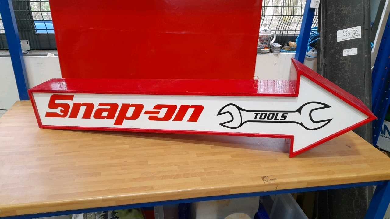 Lot 727 - SNAP ON TOOLS WOODEN ARROW 48" LONG