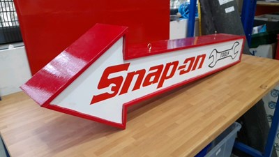Lot 727 - SNAP ON TOOLS WOODEN ARROW 48" LONG