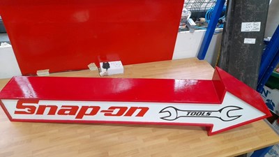 Lot 727 - SNAP ON TOOLS WOODEN ARROW 48" LONG
